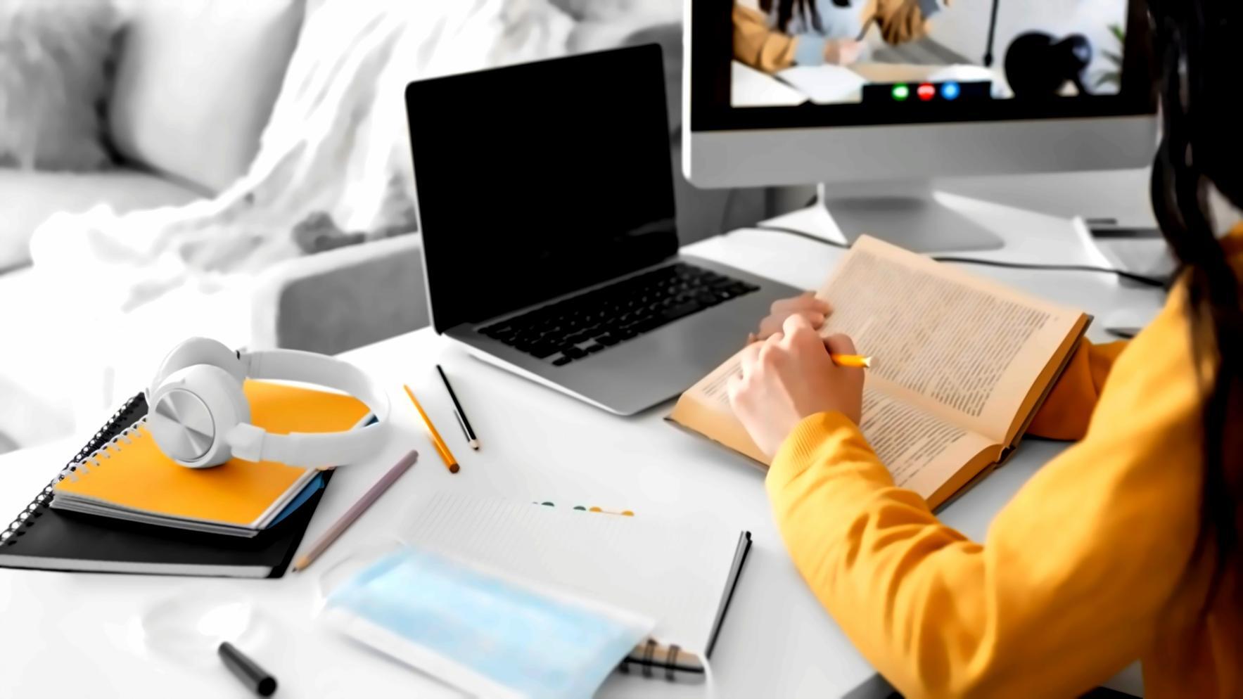 Équipe travaillant sur des outils financiers innovants